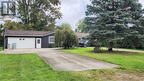 8468 Defore DRIVE , Grand Bend, Ontario N0M 1T0 2