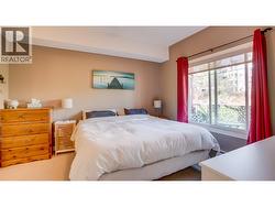 Primary bedroom - 