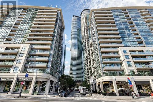 2006 - 14 YORK STREET , Toronto, Ontario M5J 0B1 2