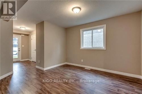 60 YVONNE CRESCENT , London South, Ontario N5Z 0A5 5