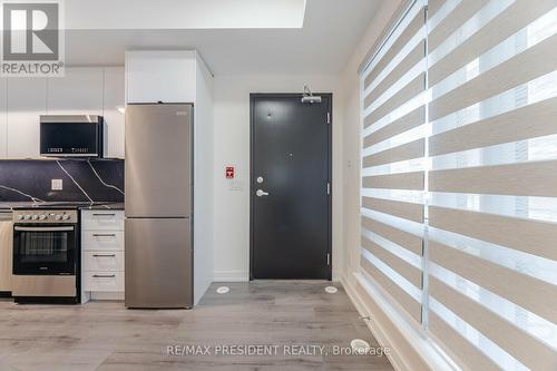 41 - 861 SHEPPARD AVENUE W , Toronto, Ontario M3H 0E8 4