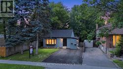 208 PALMERSTON AVENUE Whitby, ON L1N 3E7