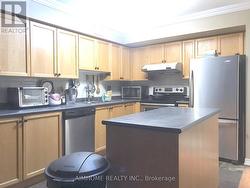 30 - 800 DUNDAS STREET W Mississauga, ON L5C 4S9
