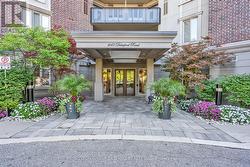 422 - 245 DALESFORD ROAD Toronto, ON M8Y 4H7