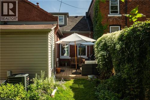 Expansive outdoor deck with wood flooring - 29 Steven Street, Hamilton, ON 