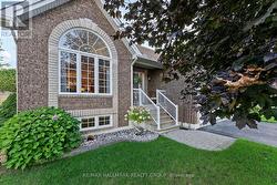 95 LLOYDALEX CRESCENT Ottawa, ON K2S 2E8
