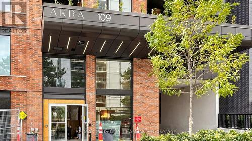 204 - 109 ERSKINE AVENUE , Toronto, Ontario M4P 0G6 2