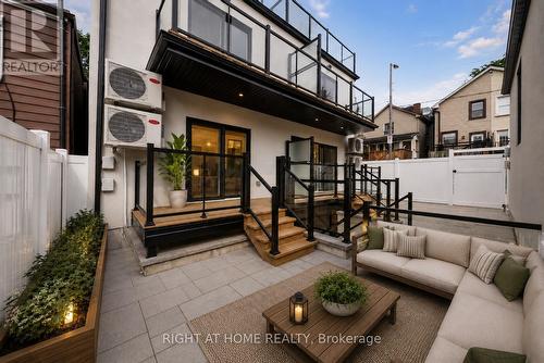2 - 367 HOWLAND AVENUE , Toronto, Ontario M5R 3C1 4