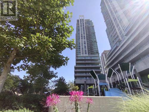 3209 - 70 TOWN CENTRE COURT , Toronto, Ontario M1P 0B2 2