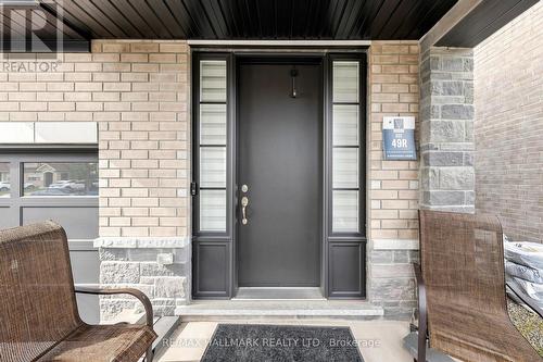 6 PETER HOGG COURT  Whitby, ON L1P 0N1