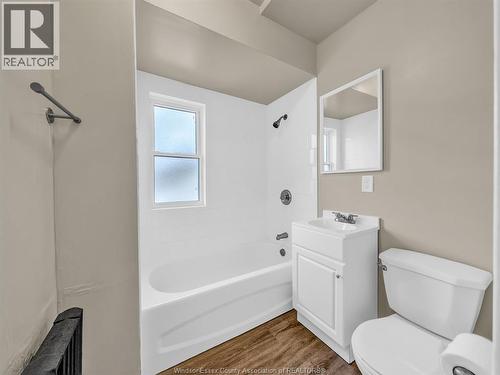 669 Park , Windsor, Ontario N9A 5V7 5
