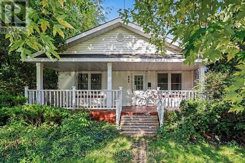 Bungalow in Whitehaven - 889 Mountainview Avenue, Ottawa, ON 