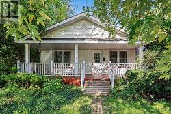889 MOUNTAINVIEW AVENUE Ottawa, ON K2B 5G1
