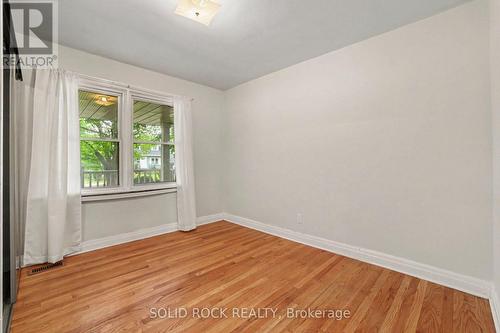 Front bedroom - 889 Mountainview Avenue, Ottawa, ON 