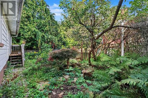 Fenced rear yard - 889 Mountainview Avenue, Ottawa, ON 