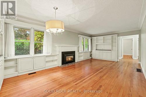 Gas fireplace living room/ dining room combo - 889 Mountainview Avenue, Ottawa, ON 