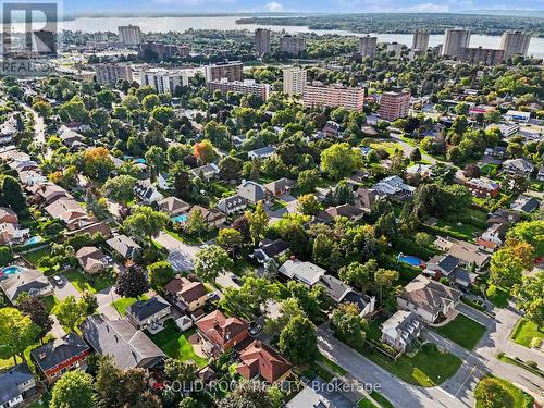 889 Mountainview Avenue, Ottawa, ON 