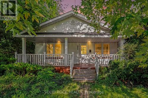 889 Mountainview Avenue, Ottawa, ON 