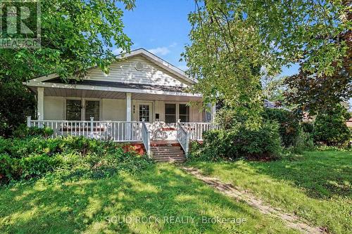 889 Mountainview Avenue, Ottawa, ON 