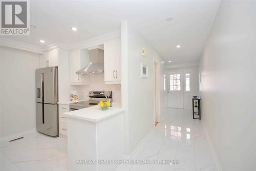 22 BERKINDALE COURT , Brampton, Ontario L6Y 5G1 5