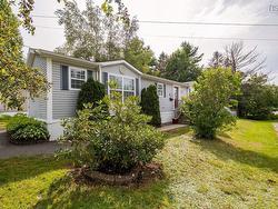 33 Commodore Court New Minas, NS B4N 5N5