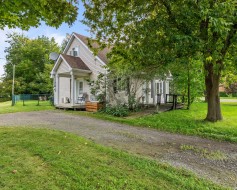 55 Rue Laroche Lanoraie, QC J0K 1E0