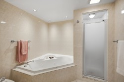 Salle de bains attenante à la CCP - 
