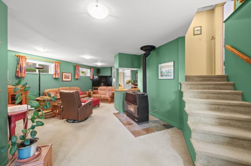 Salle familiale - 1785 Rue Des Coudriers, Val-David, QC 
