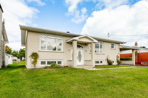 2843 Rue Sherbrooke  Magog, QC J1X 4G3