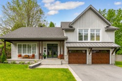 50 Rue des Érables Mont-Saint-Hilaire, QC J3H 3E1