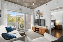 304-5378 Boul. St-Laurent Montréal (Le Plateau-Mont-Royal), QC H2T 1S1