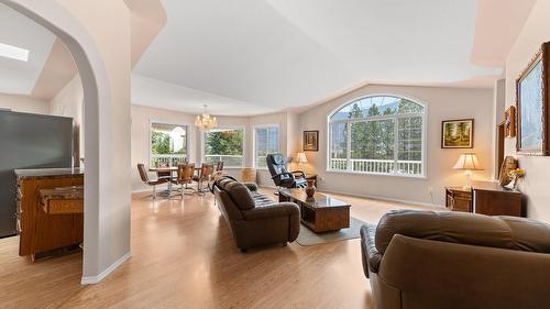 3389 Crestview Road, Creston, BC 