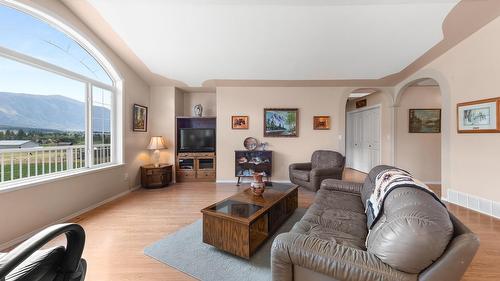 3389 Crestview Road, Creston, BC 