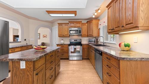 3389 Crestview Road, Creston, BC 