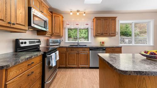 3389 Crestview Road, Creston, BC 