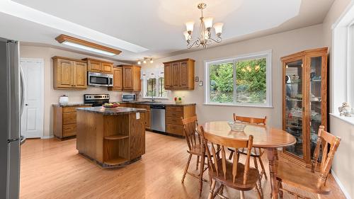 3389 Crestview Road, Creston, BC 