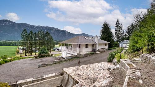 3389 Crestview Road, Creston, BC 