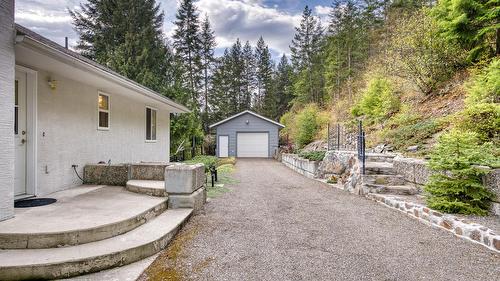 3389 Crestview Road, Creston, BC 
