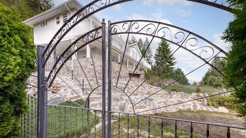 3389 Crestview Road, Creston, BC 
