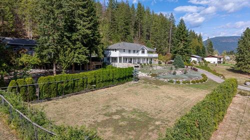 3389 Crestview Road, Creston, BC 