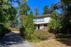 4468 Autumnwood Lane Saanich, BC V8X 4V8