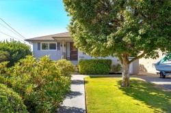 1937 Newton St Saanich, BC V8R 2R5