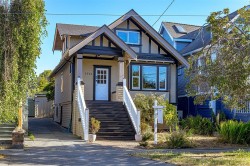 1512 Brooke St Victoria, BC V8S 1M5