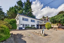 131 Milburn Dr Colwood, BC V9C 1T7
