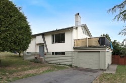 170 Stewart St Comox, BC V9M 2T8