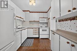 KITCHEN - 