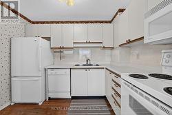 KITCHEN - 