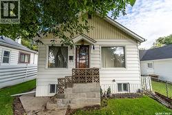 954 Hochelaga STREET W Moose Jaw, SK S6H 2H8