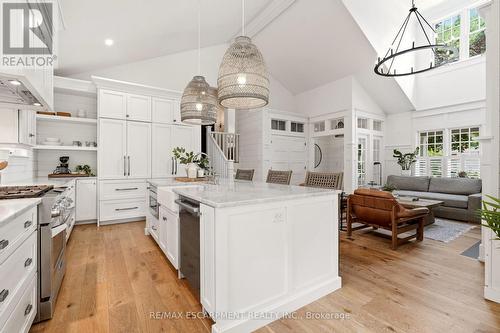 330 Camelot Court, Burlington, ON 