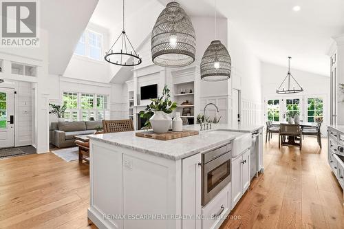 330 Camelot Court, Burlington, ON 